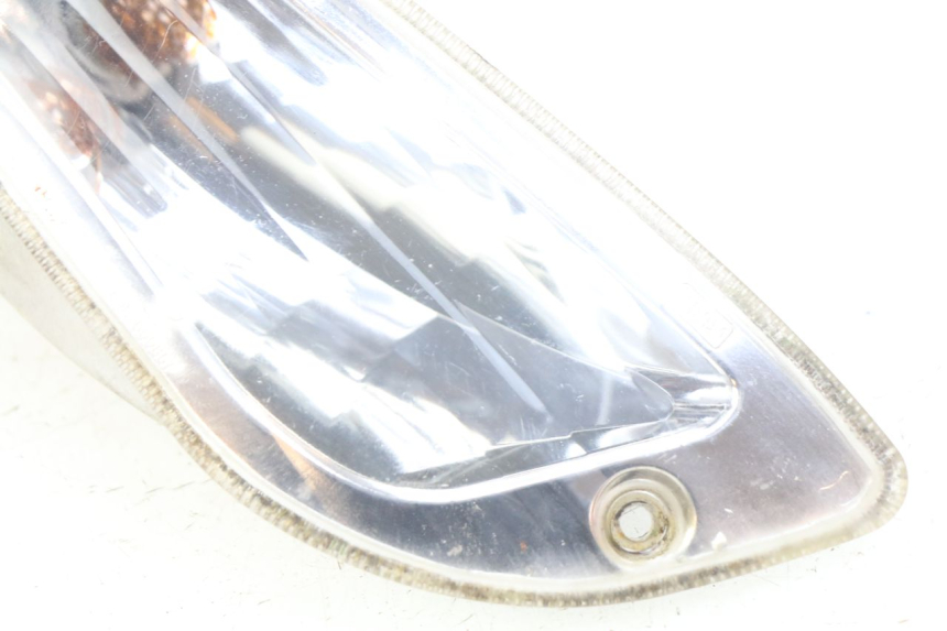 photo de CLIGNOTANT AVANT DROIT PIAGGIO VESPA LX 2T 50 (2005 - 2013) - Gros plan technique