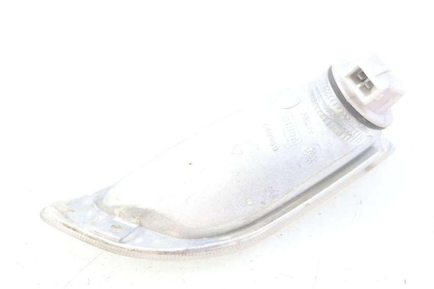 photo de CLIGNOTANT AVANT DROIT PIAGGIO VESPA LX 2T 50 (2005 - 2013) - Gros plan technique