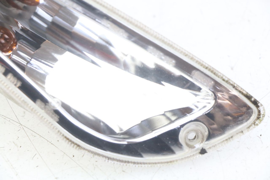 photo de CLIGNOTANT AVANT DROIT PIAGGIO VESPA LX 2T 50 (2005 - 2013) - Gros plan technique