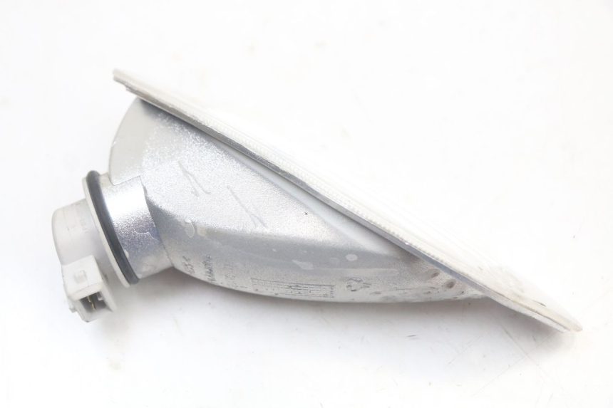 photo de Front right turn signal PIAGGIO VESPA LX 125 (2005 - 2010) - Autre angle de vue