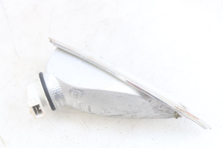 photo de CLIGNOTANT AVANT DROIT PIAGGIO VESPA S 2T 50 (2007 - 2014) - Autre angle de vue