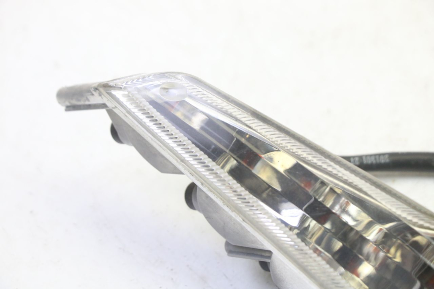 photo de CLIGNOTANT AVANT DROIT PEUGEOT VIVACITY NEW 4T 50 (2008 - 2017) - Détail de la pièce