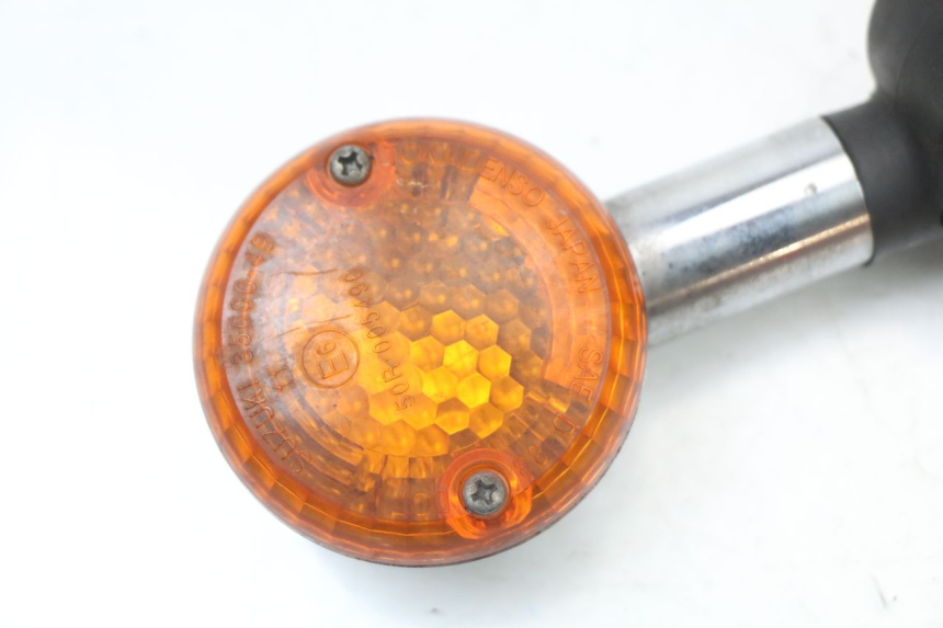 photo de CLIGNOTANT AVANT DROIT SUZUKI VL INTRUDER 125 (2004 - 2007) - Détail de la pièce