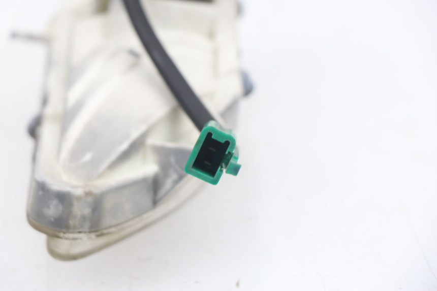 photo de CLIGNOTANT AVANT DROIT YAMAHA XMAX X-MAX 125 (2006 - 2009) - Autre angle de vue