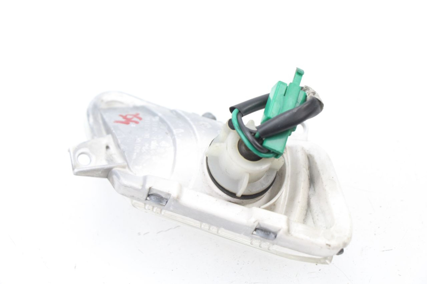 photo de CLIGNOTANT AVANT DROIT YAMAHA XMAX X-MAX 125 (2006 - 2009) - Autre angle de vue