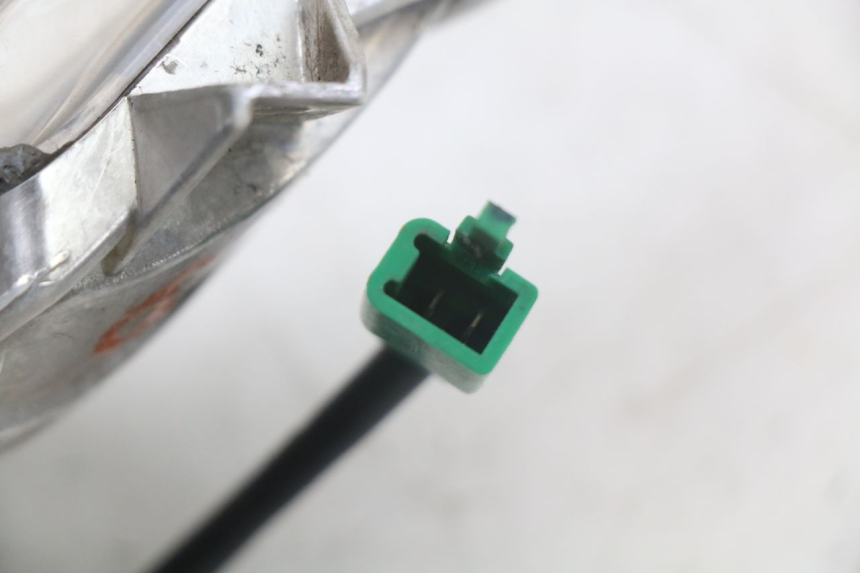 photo de CLIGNOTANT AVANT DROIT YAMAHA X-MAX XMAX 250 (2006 - 2009) - État de surface