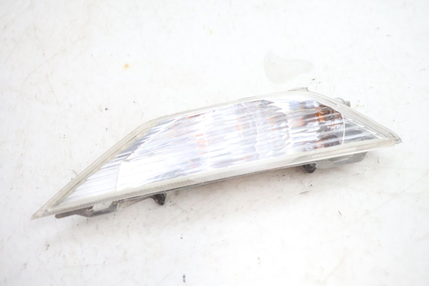 photo de CLIGNOTANT AVANT DROIT PIAGGIO X8 STREET 125 (2006 - 2007) - Autre angle de vue