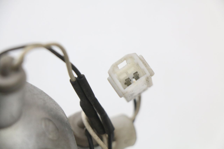 photo de CLIGNOTANT AVANT DROIT PIAGGIO X8 125 (2004 - 2007) - Points de fixation