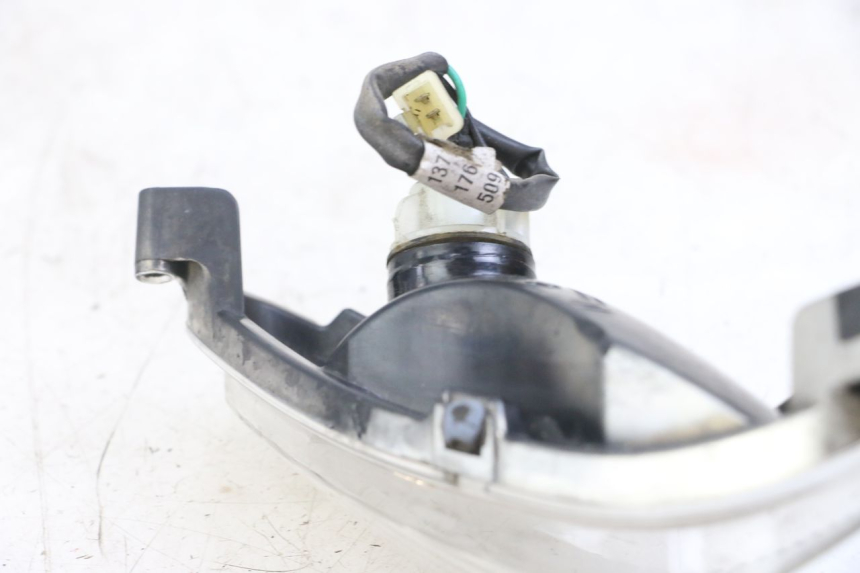 photo de CLIGNOTANT AVANT DROIT YAMAHA NEO'S NEOS 2T EASY 50 (2013 - 2016) - Gros plan technique