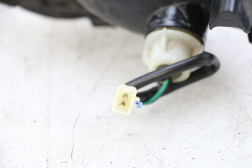 photo de CLIGNOTANT AVANT DROIT YAMAHA NEOS NEO'S 4T 50 (2008 - 2016) - Gros plan technique