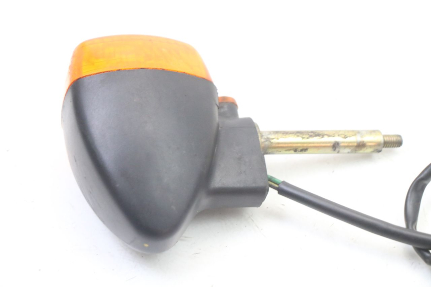 photo de CLIGNOTANT AVANT DROIT YAMAHA SR 125 (1982 - 2003) - Gros plan technique