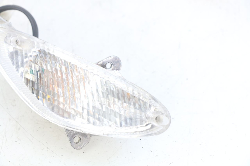 photo de CLIGNOTANT AVANT DROIT UNIVERSAL BIKE ZN50QT-11B 50 (2018 - 2021) - Gros plan technique