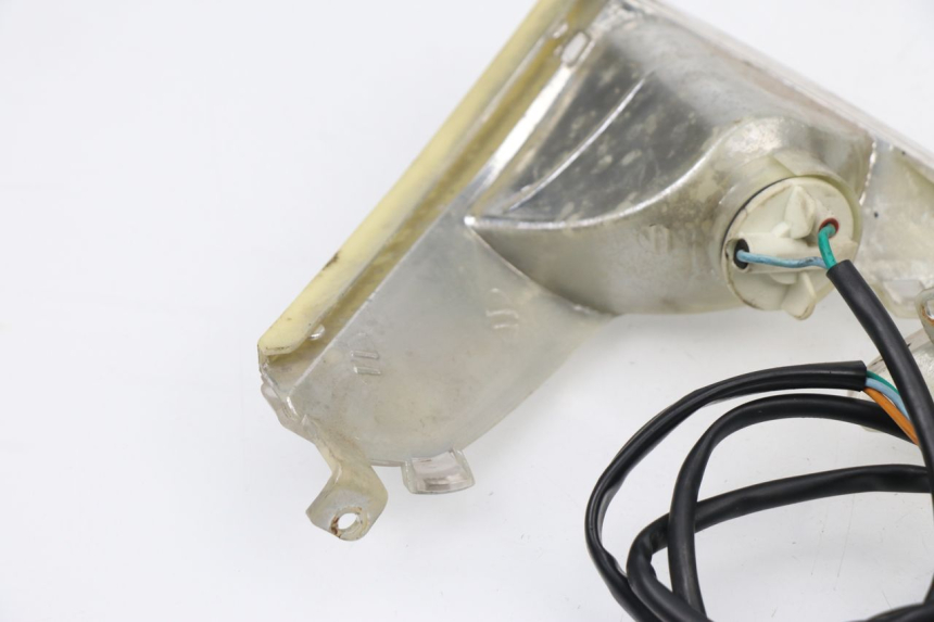 photo de CLIGNOTANT AVANT REVATTO FUTURA GT 125 (2006 - 2008) - Gros plan technique