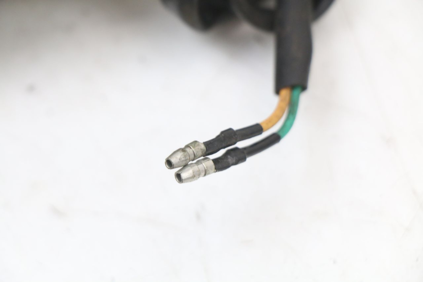 photo de CLIGNOTANT AVANT GAUCHE KYMCO AGILITY 4T 50 (2005 - 2018) - Gros plan technique