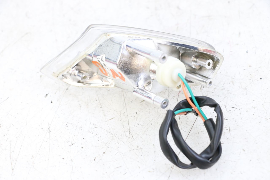 photo de CLIGNOTANT AVANT GAUCHE KYMCO AGILITY 4T 50 (2018 - 2022) - Gros plan technique