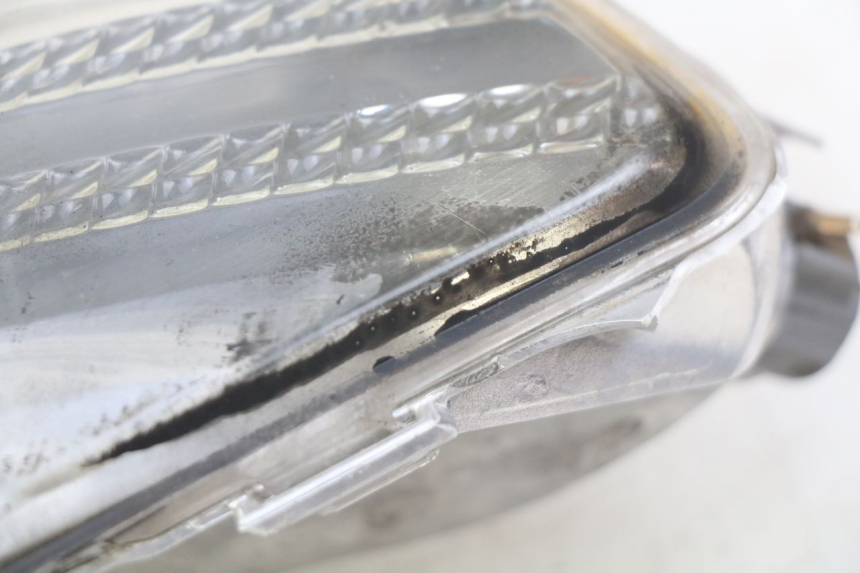 photo de CLIGNOTANT AVANT GAUCHE APRILIA ATLANTIC 500 (2002 - 2003) - Autre angle de vue