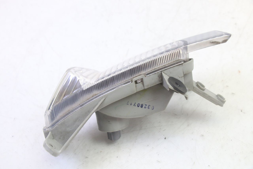 photo de CLIGNOTANT AVANT GAUCHE SUZUKI BURGMAN 125 (2007 - 2014) - Points de fixation