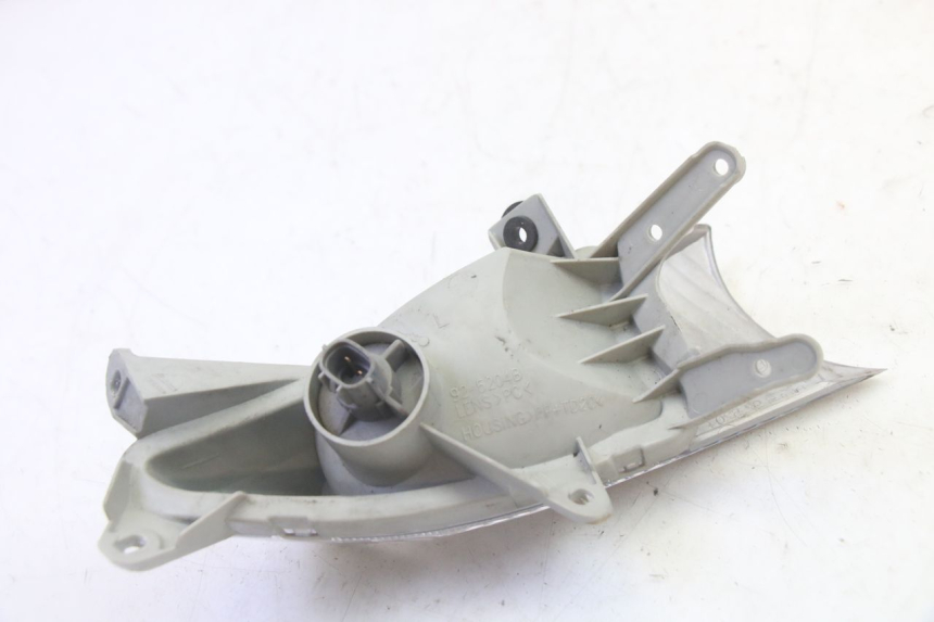 photo de CLIGNOTANT AVANT GAUCHE SUZUKI BURGMAN 125 (2007 - 2014) - État de surface