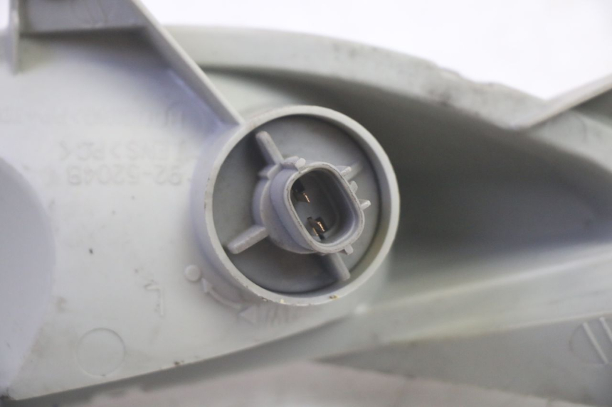 photo de CLIGNOTANT AVANT GAUCHE SUZUKI BURGMAN 125 (2007 - 2014) - Vue d’ensemble