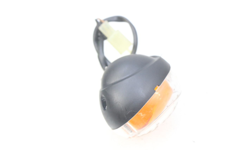 photo de CLIGNOTANT AVANT GAUCHE YAMAHA BW'S 50 (2004 - 2017) - Autre angle de vue