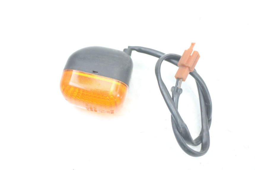 photo de CLIGNOTANT AVANT GAUCHE YAMAHA BW'S BWS 125 (2010 - 2013) - Gros plan technique