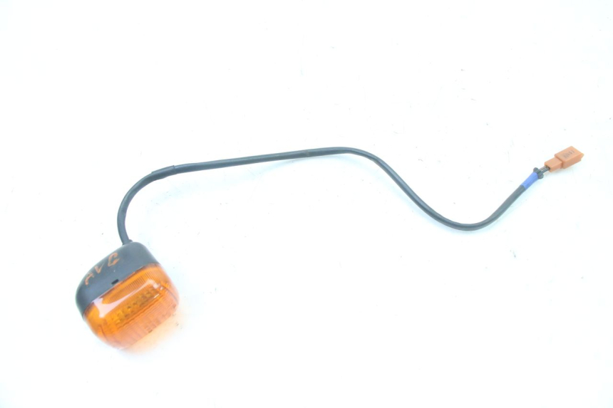 photo de CLIGNOTANT AVANT GAUCHE YAMAHA BW'S BWS 125 (2010 - 2013) - Gros plan technique