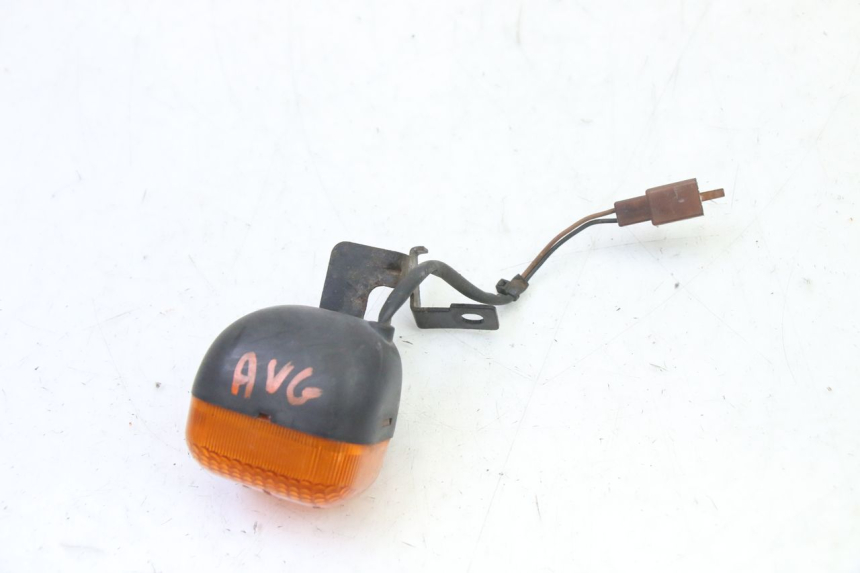 photo de CLIGNOTANT AVANT GAUCHE YAMAHA BW'S 100 (1999 - 2002) - Gros plan technique