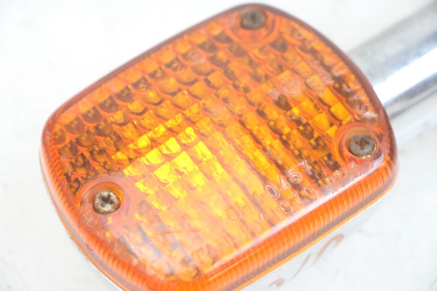 photo de CLIGNOTANT AVANT GAUCHE HONDA CA REBEL 125 (1995 - 2001) - Points de fixation