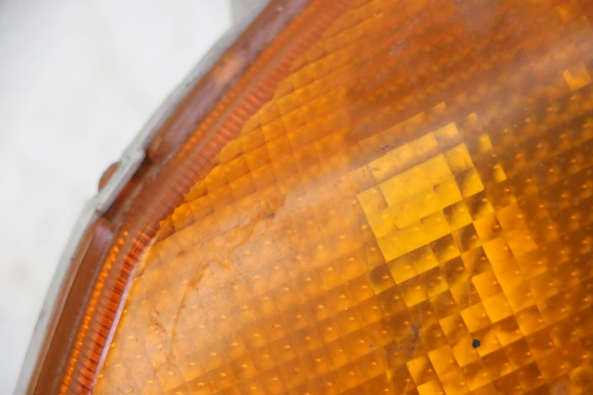 photo de CLIGNOTANT AVANT GAUCHE HONDA CBR F SC25 1000 (1989 - 1992) - Détail de la pièce