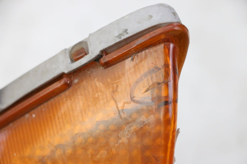 photo de CLIGNOTANT AVANT GAUCHE HONDA CBR F SC25 1000 (1989 - 1992) - Autre angle de vue