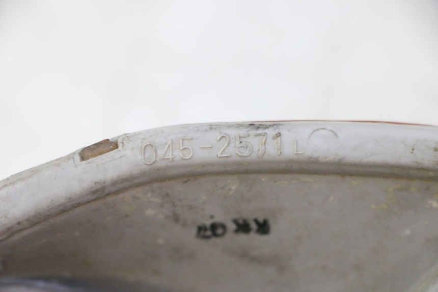 photo de CLIGNOTANT AVANT GAUCHE HONDA CBR F SC25 1000 (1989 - 1992) - Gros plan technique