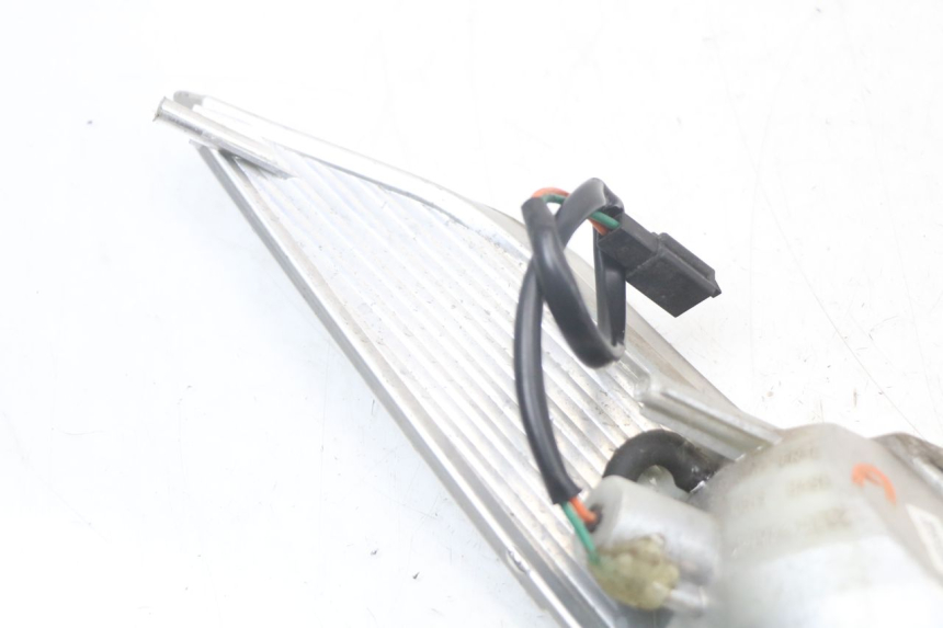 photo de CLIGNOTANT AVANT GAUCHE KYMCO DINK 4T 50 (2007 - 2018) - État de surface