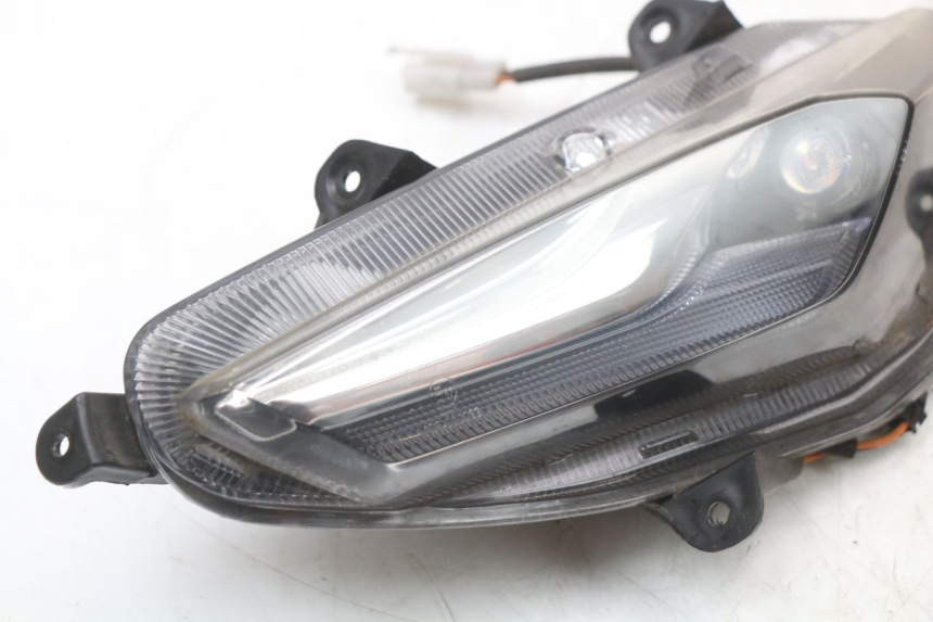 photo de CLIGNOTANT AVANT GAUCHE JM MOTORS EVOLIS 4T 50 (2018 - 2022) - Autre angle de vue