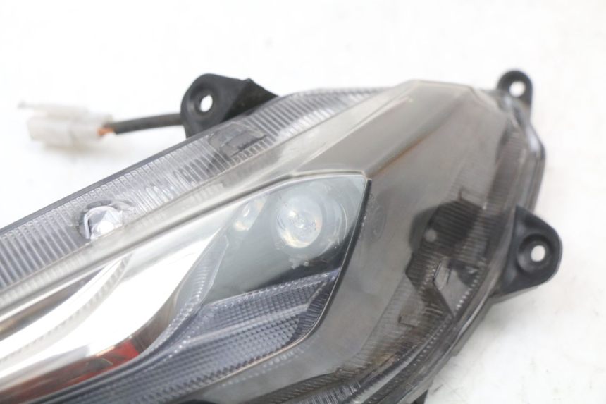 photo de CLIGNOTANT AVANT GAUCHE JM MOTORS EVOLIS 4T 50 (2018 - 2022) - Gros plan technique