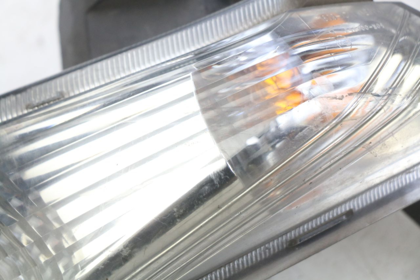 photo de CLIGNOTANT AVANT GAUCHE HONDA FJS SILVERWING SILVER WING 400 (2009 - 2016) - Autre angle de vue