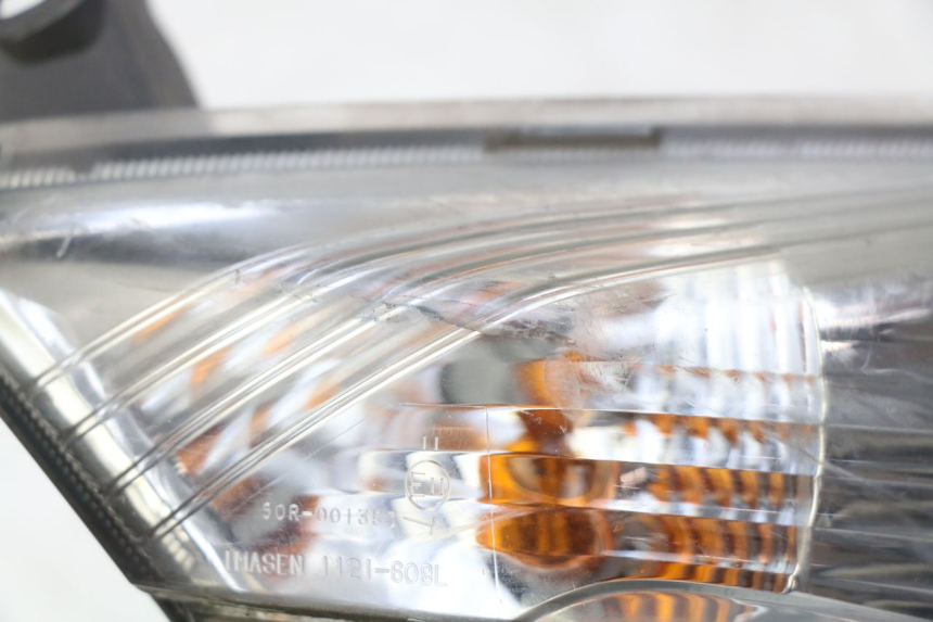 photo de CLIGNOTANT AVANT GAUCHE HONDA FJS SILVERWING SILVER WING 400 (2009 - 2016) - Gros plan technique