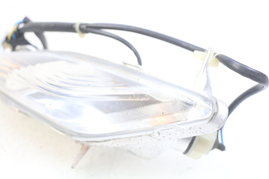 photo de CLIGNOTANT AVANT GAUCHE PIAGGIO FLY 4T 50 (2013 - 2017) - Zoom état d’usage