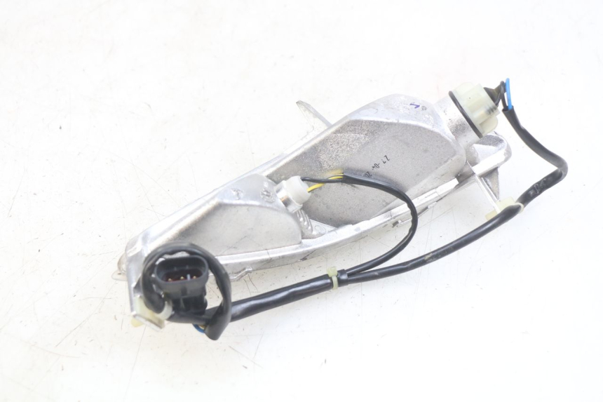 photo de CLIGNOTANT AVANT GAUCHE PIAGGIO FLY 4T 50 (2013 - 2017) - Gros plan technique