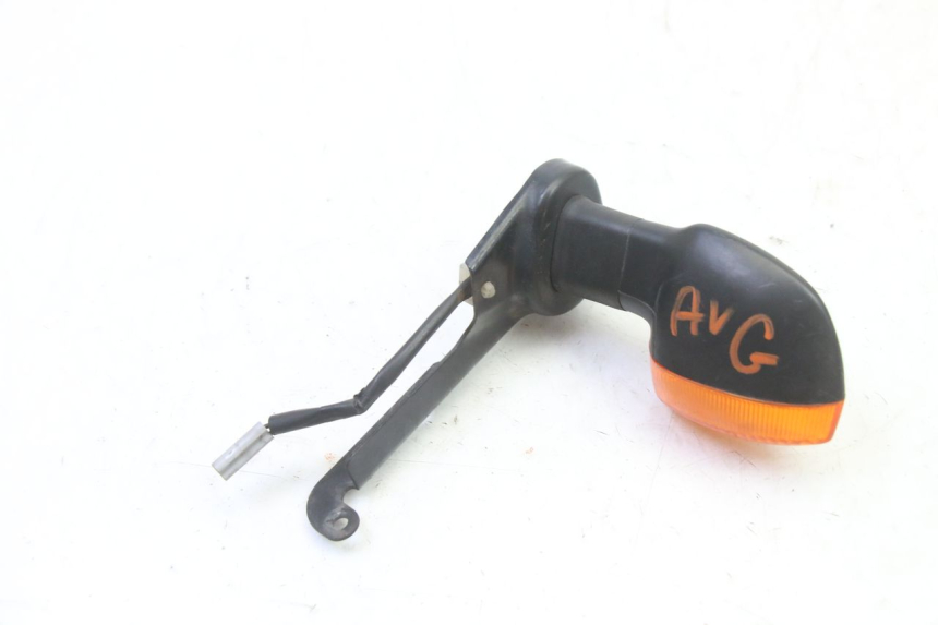 photo de CLIGNOTANT AVANT GAUCHE YAMAHA FZ6 FAZER S2 600 (2007 - 2011) - Gros plan technique