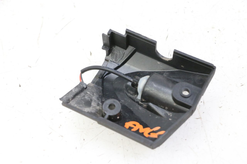 photo de CLIGNOTANT AVANT GAUCHE KUKIRIN G2 MASTER 1 - Gros plan technique