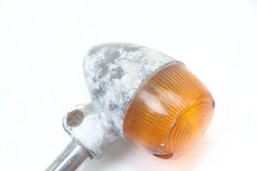 photo de CLIGNOTANT AVANT GAUCHE SUZUKI GN 125 (1997 - 2000) - Détail de la pièce