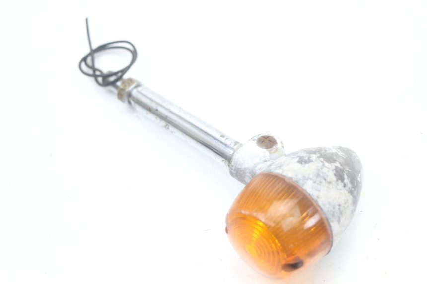 photo de CLIGNOTANT AVANT GAUCHE SUZUKI GN 125 (1997 - 2000) - Autre angle de vue