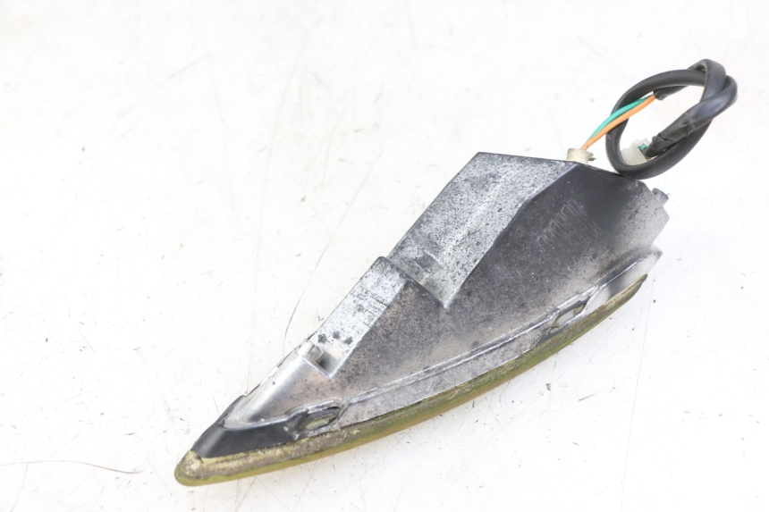 photo de CLIGNOTANT AVANT GAUCHE GOES WIKI 125 (2010 - 2015) - Gros plan technique