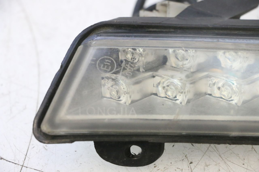 photo de CLIGNOTANT AVANT GAUCHE NECO GPX LC 2T 50 (2014 - 2018) - Points de fixation