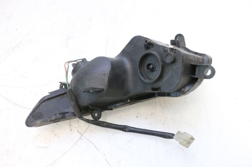 photo de CLIGNOTANT AVANT GAUCHE SYM GTS EVO 125 (2009 - 2013) - Gros plan technique
