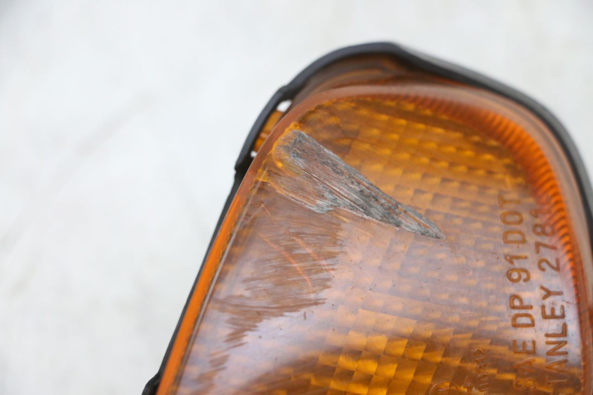 photo de CLIGNOTANT AVANT GAUCHE HONDA CBR F 1000 (1993 - 1996) - Zoom état d’usage