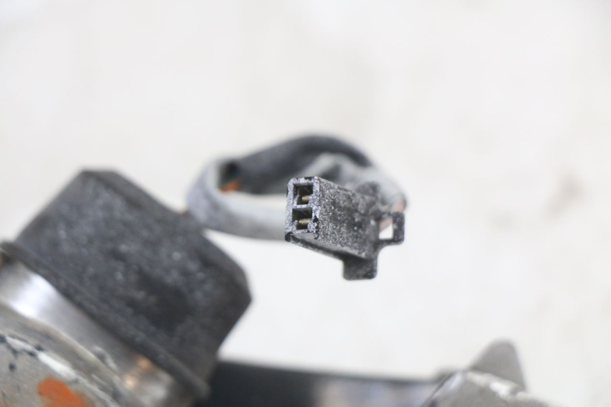 photo de CLIGNOTANT AVANT GAUCHE HONDA NES AROBASE 125 (2000 - 2003) - Vue d’ensemble