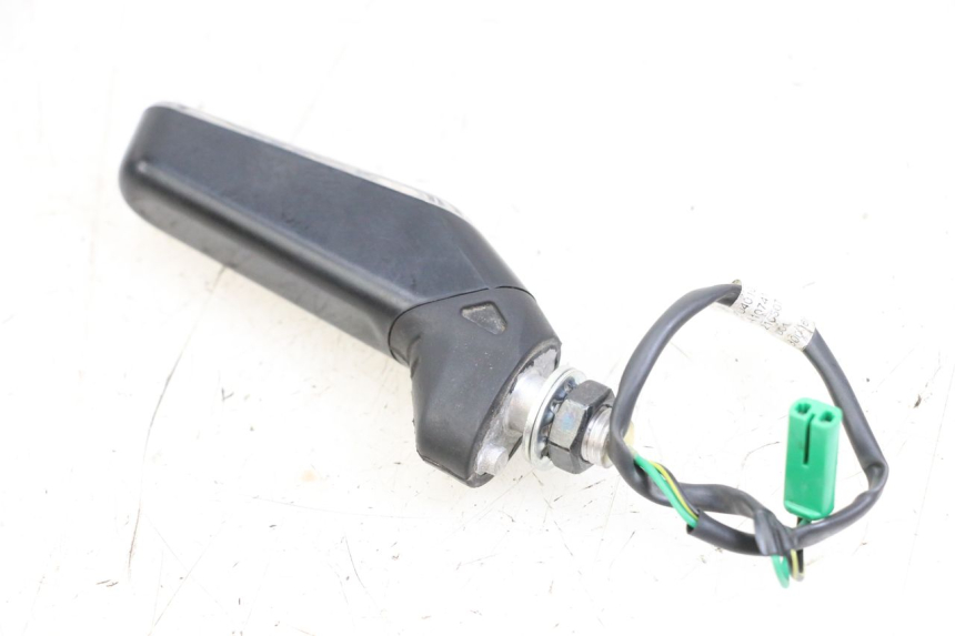 photo de CLIGNOTANT AVANT GAUCHE HUSQVARNA SVARTPILEN 401 (2018 - 2023) - Autre angle de vue