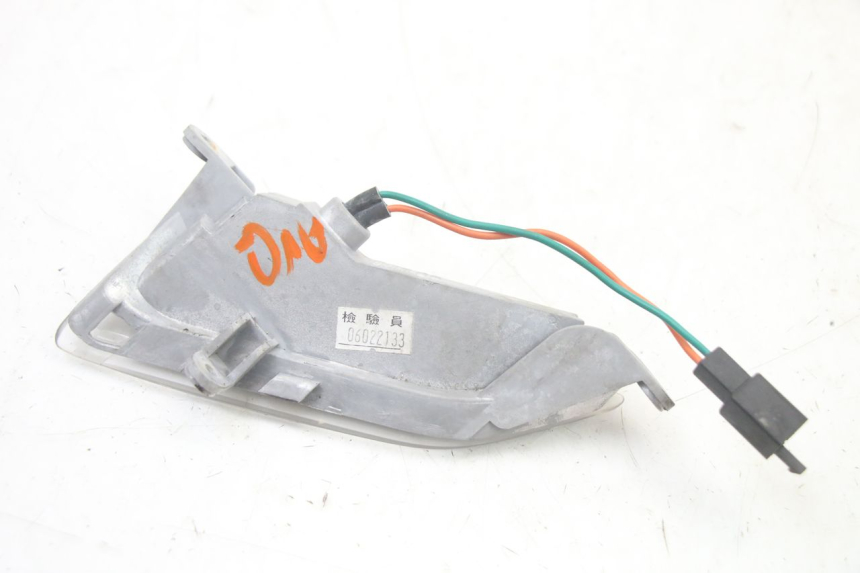 photo de CLIGNOTANT AVANT GAUCHE KYMCO PEOPLE S 125 (2000 - 2008) - Autre angle de vue