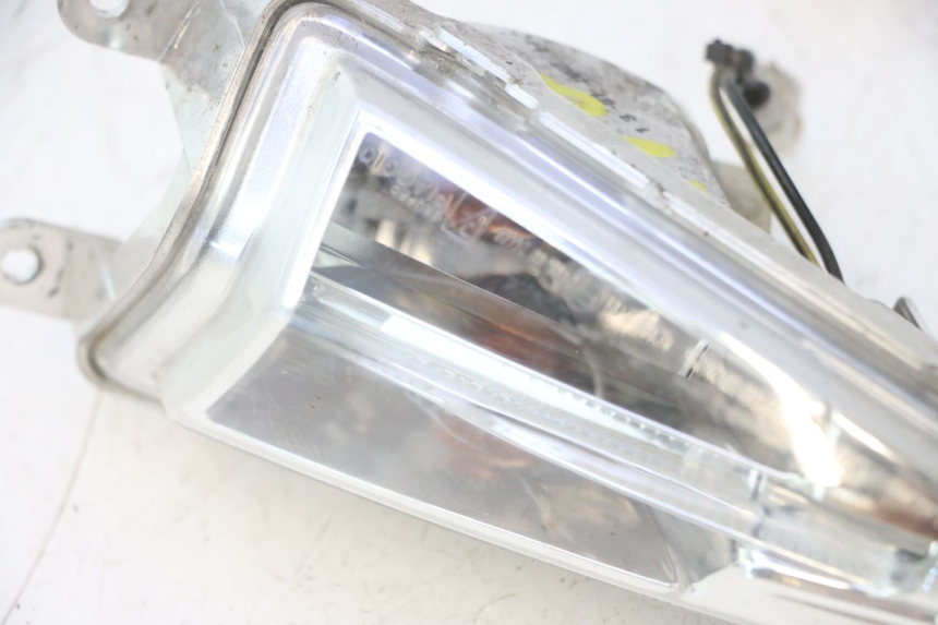 photo de CLIGNOTANT AVANT GAUCHE PIAGGIO LIBERTY IGET 4T 50 (2015 - 2020) - Autre angle de vue